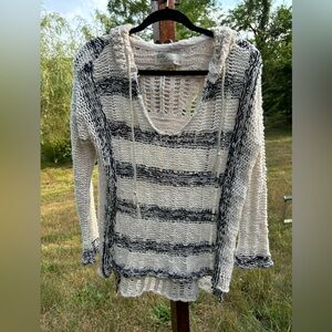 Vintage Havana navy/white summer sweater with hi- low hem and decorative hood